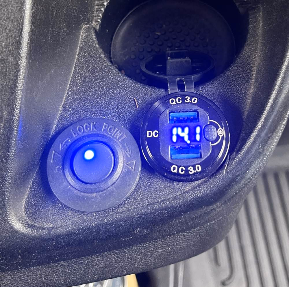 A DC to DC manual switch installation